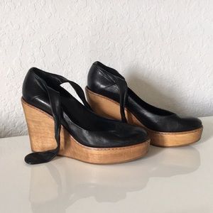 Chloe wooden plat, Black leather ankle wrap shoe